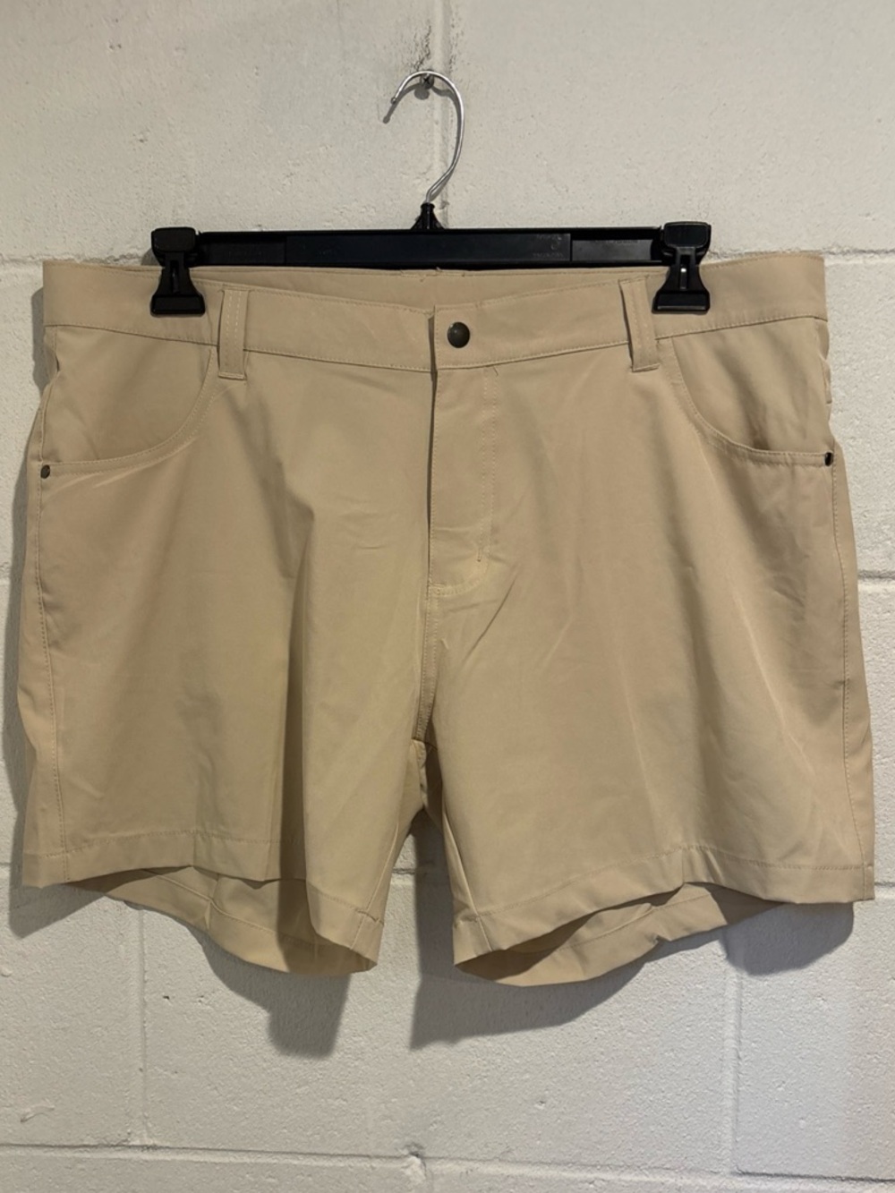 Stillwater Supply Co women’s beige shorts size 16